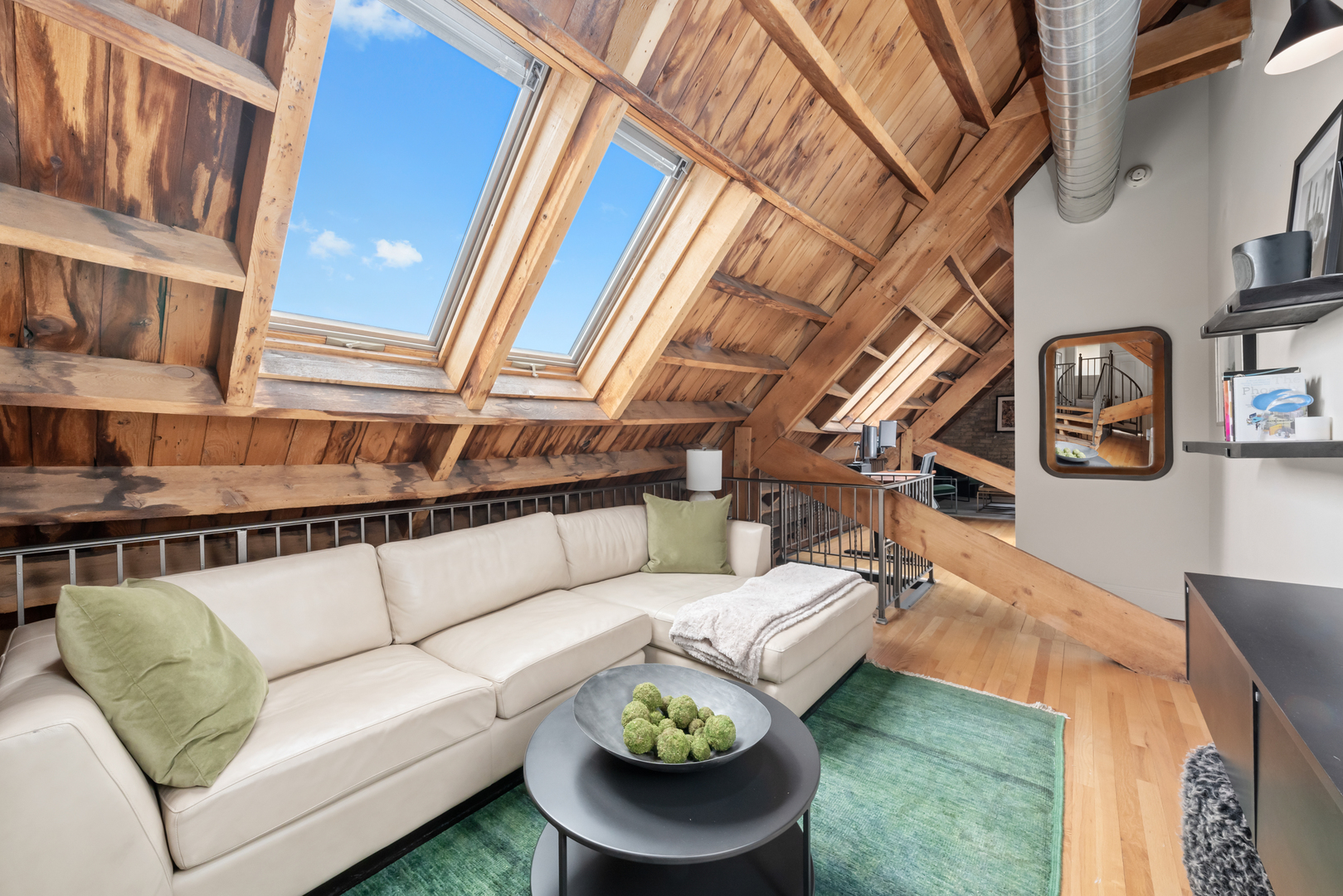 1547 N LEAVITT Street Unit: 3S