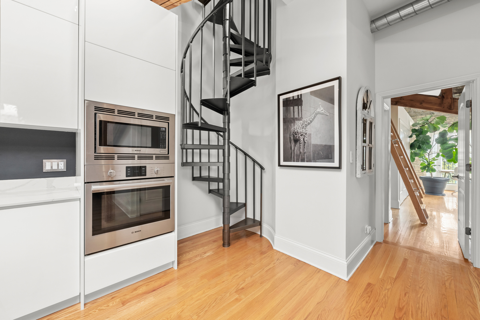 1547 N LEAVITT Street Unit: 3S