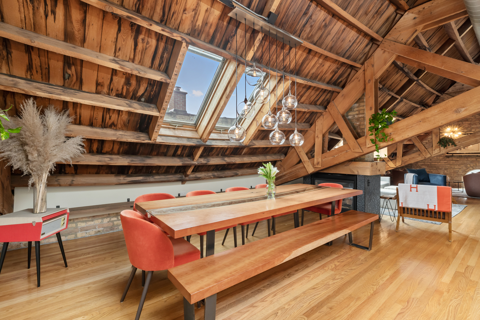 1547 N LEAVITT Street Unit: 3S