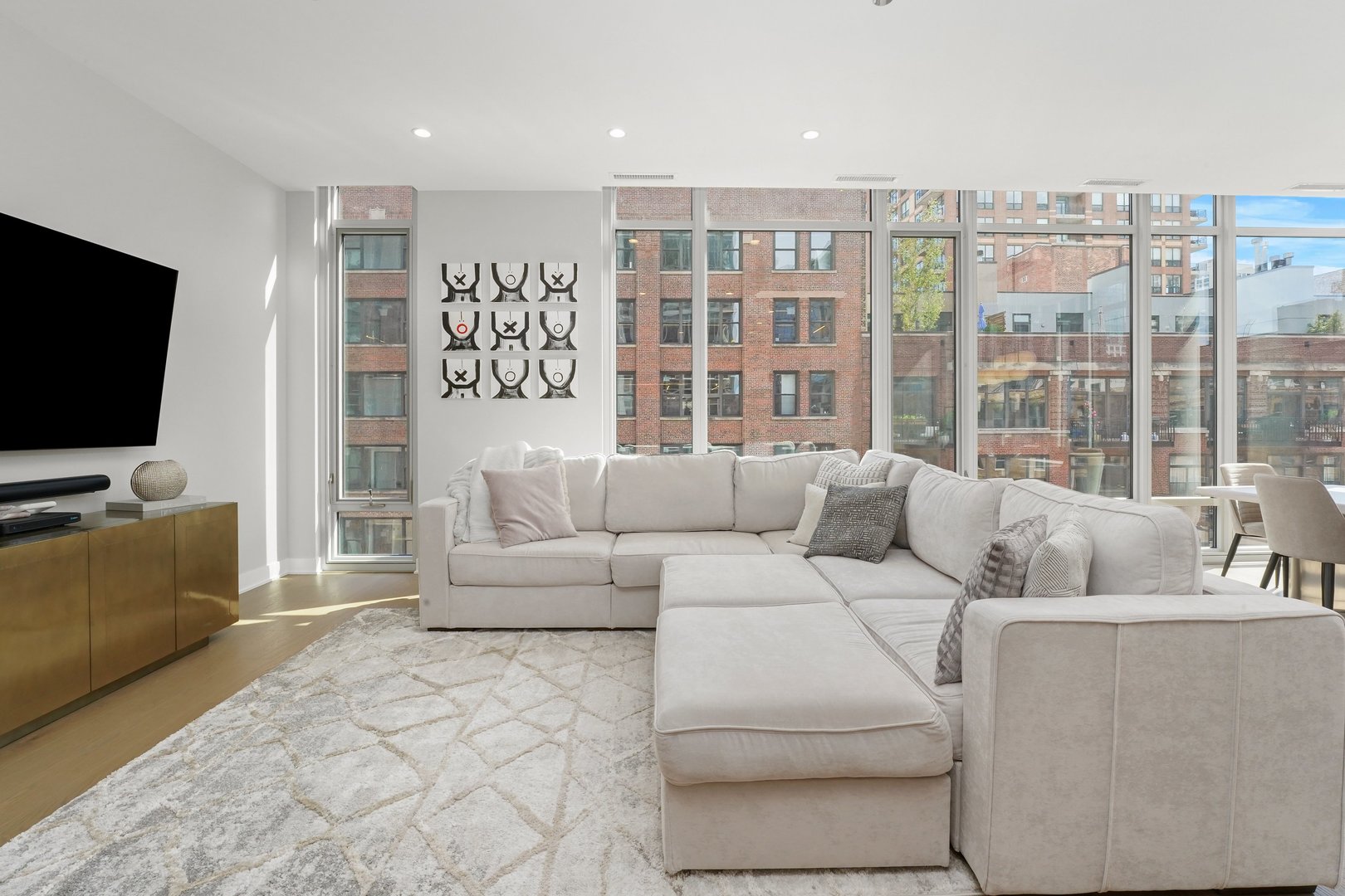 360 W Erie Street Unit: 5A