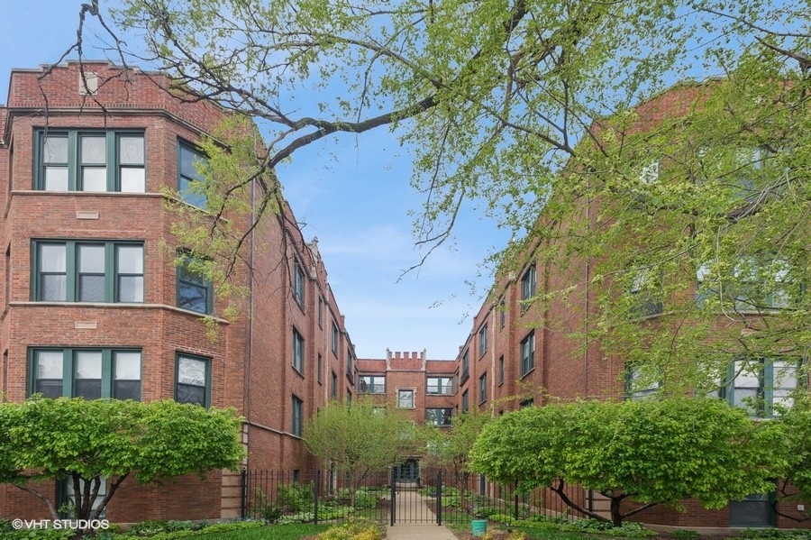 3128 W Carmen Avenue Unit: 2