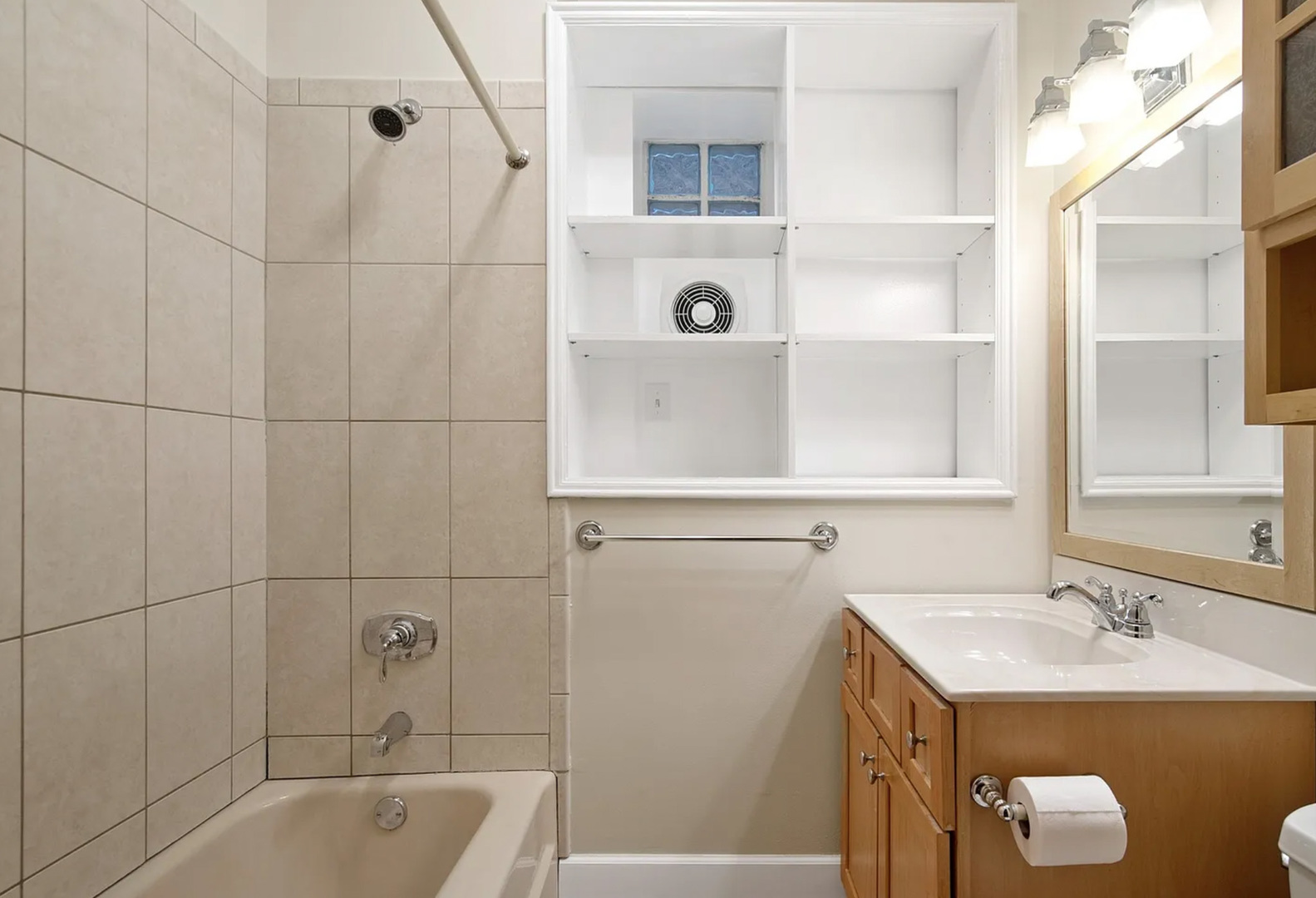 1336 W Cornelia Avenue