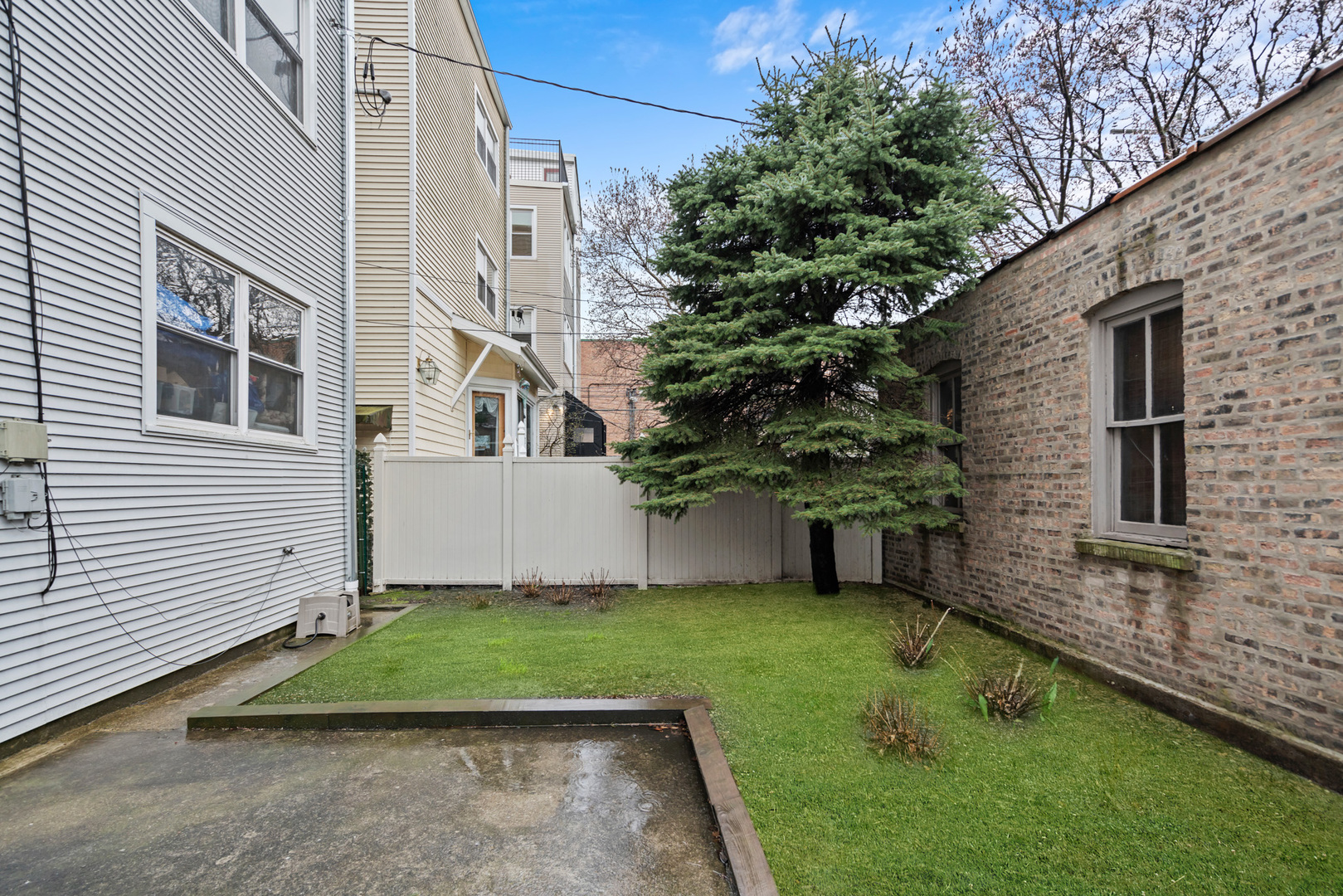 1336 W Cornelia Avenue