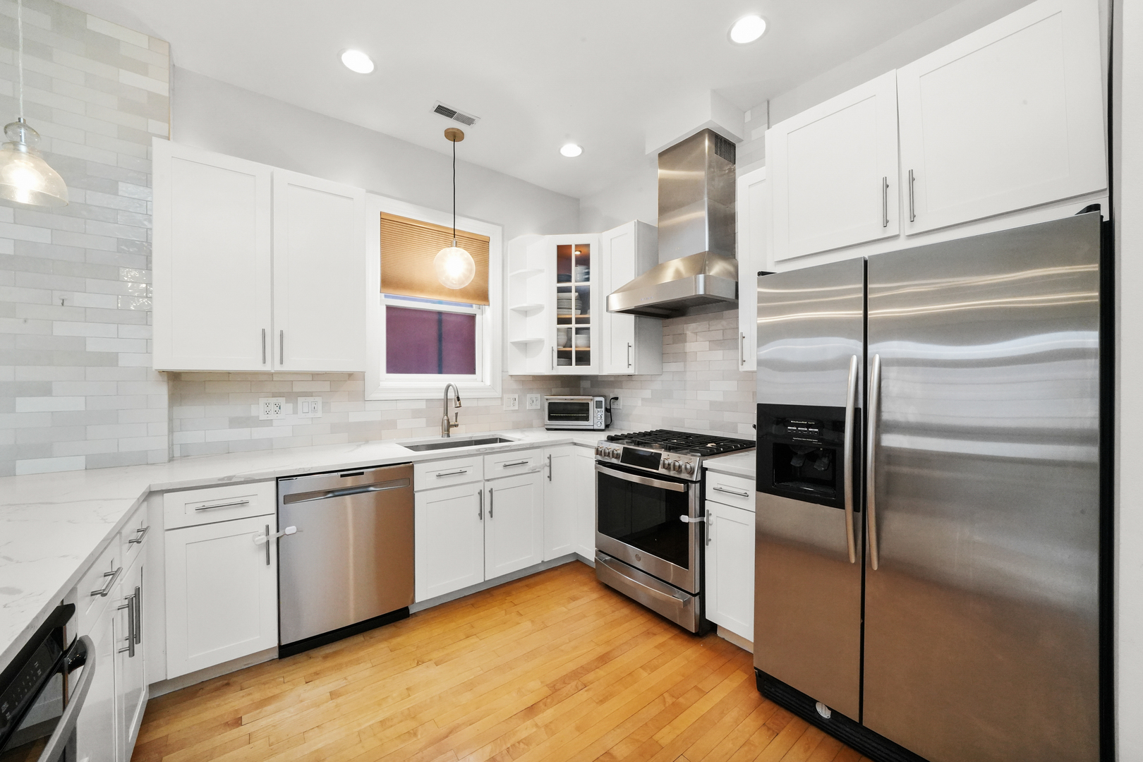 1931 N DAMEN Avenue Unit: 2N