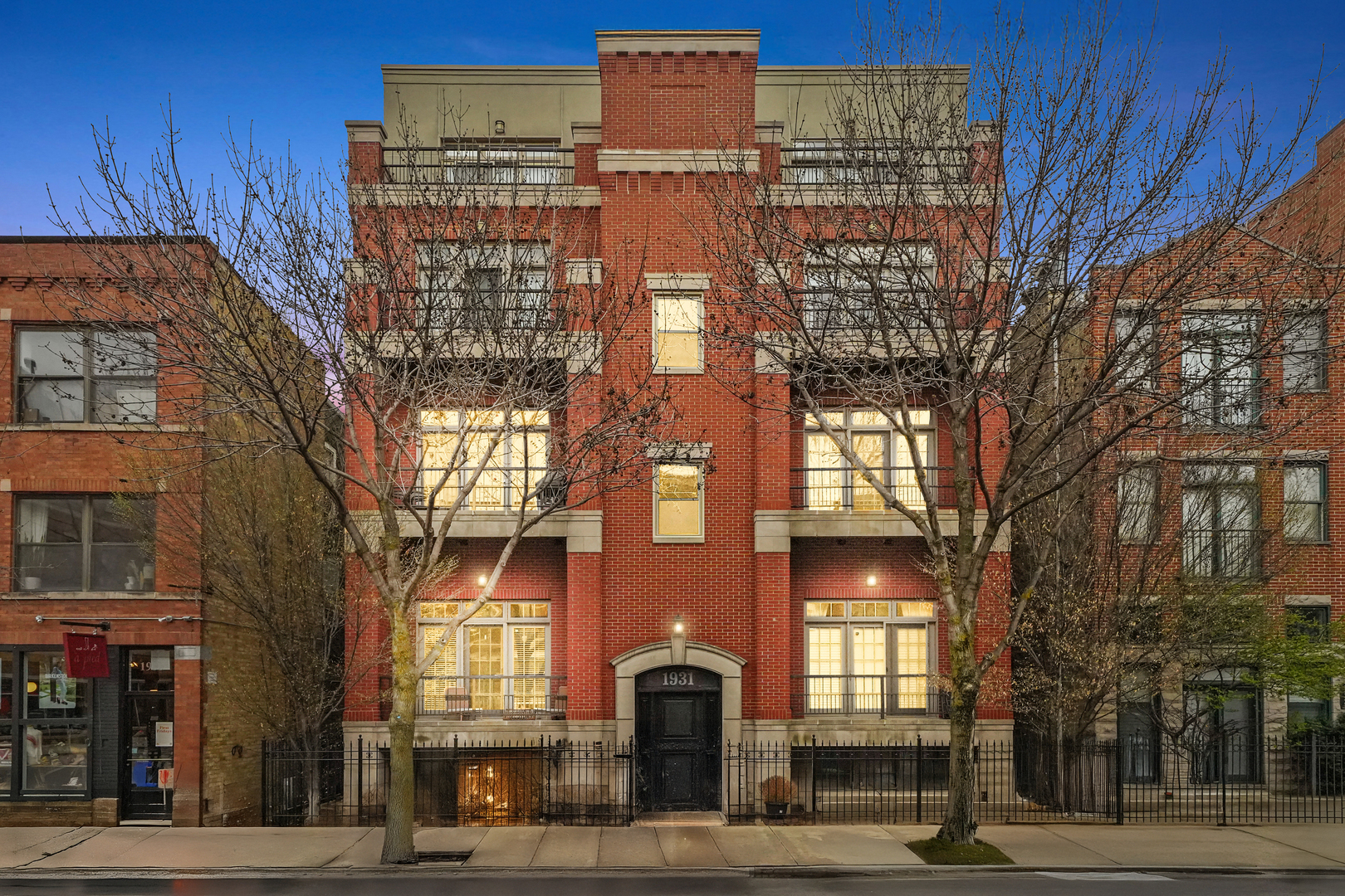 1931 N DAMEN Avenue Unit: 2N