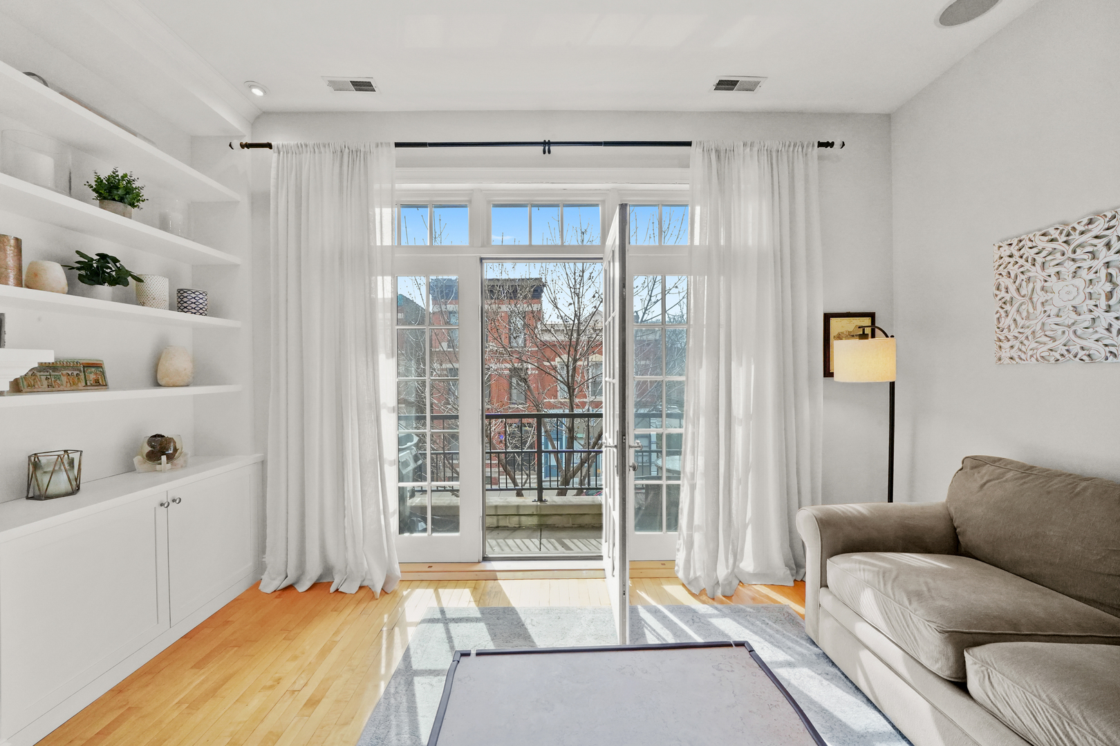 1931 N DAMEN Avenue Unit: 2N