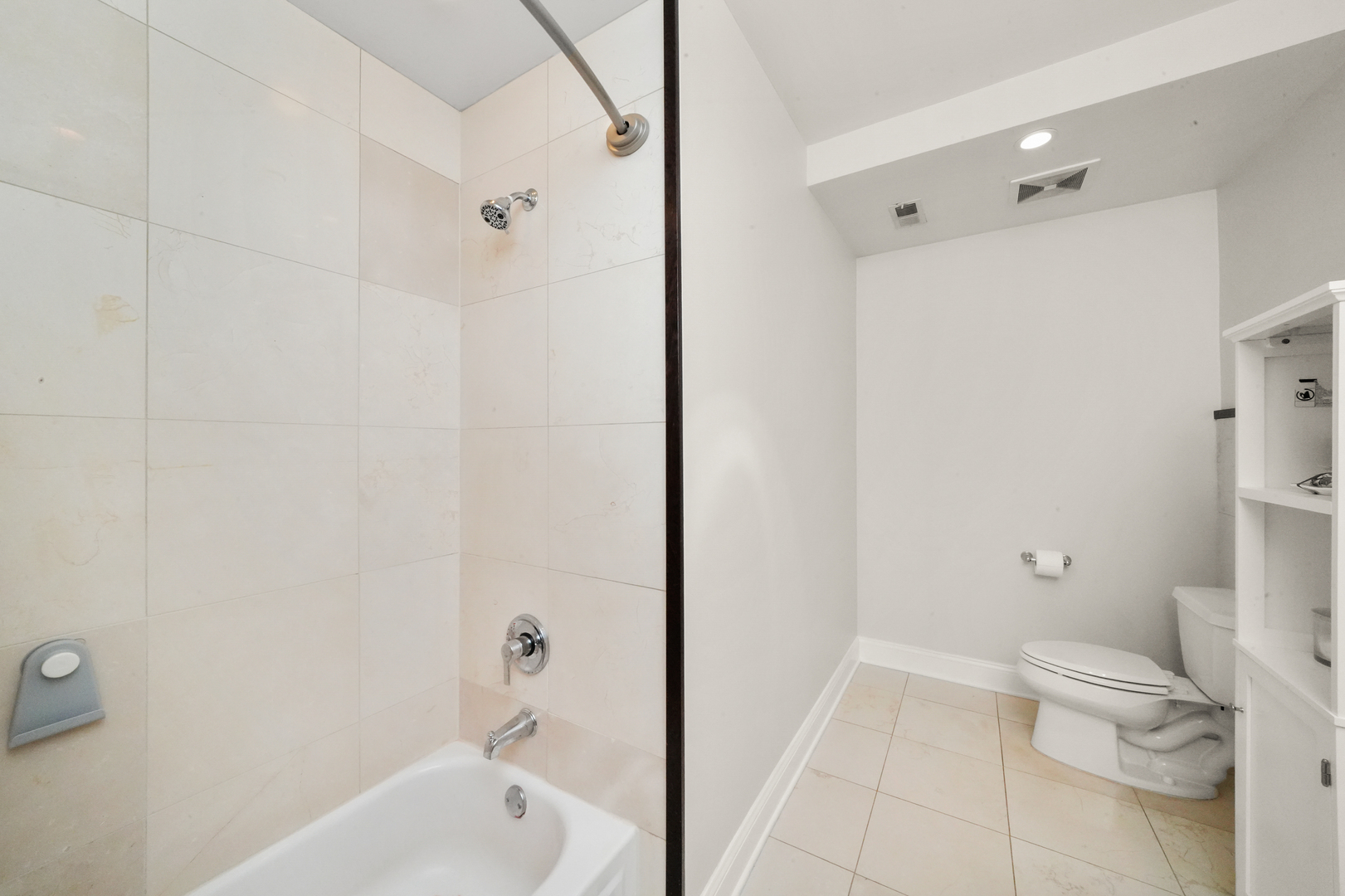 1931 N DAMEN Avenue Unit: 2N