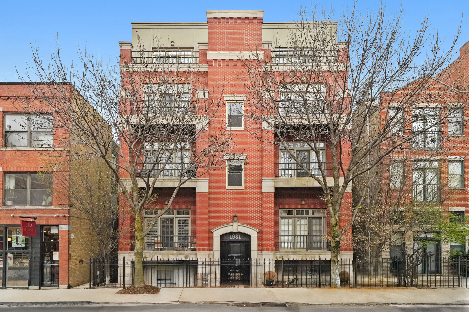 1931 N DAMEN Avenue Unit: 2N