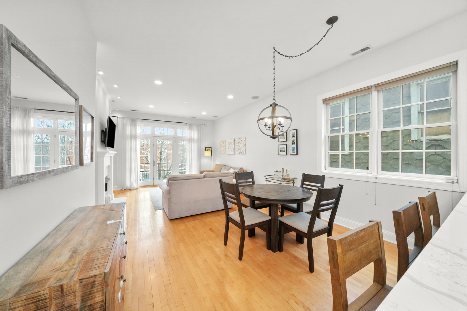 1931 N DAMEN Avenue Unit: 2N