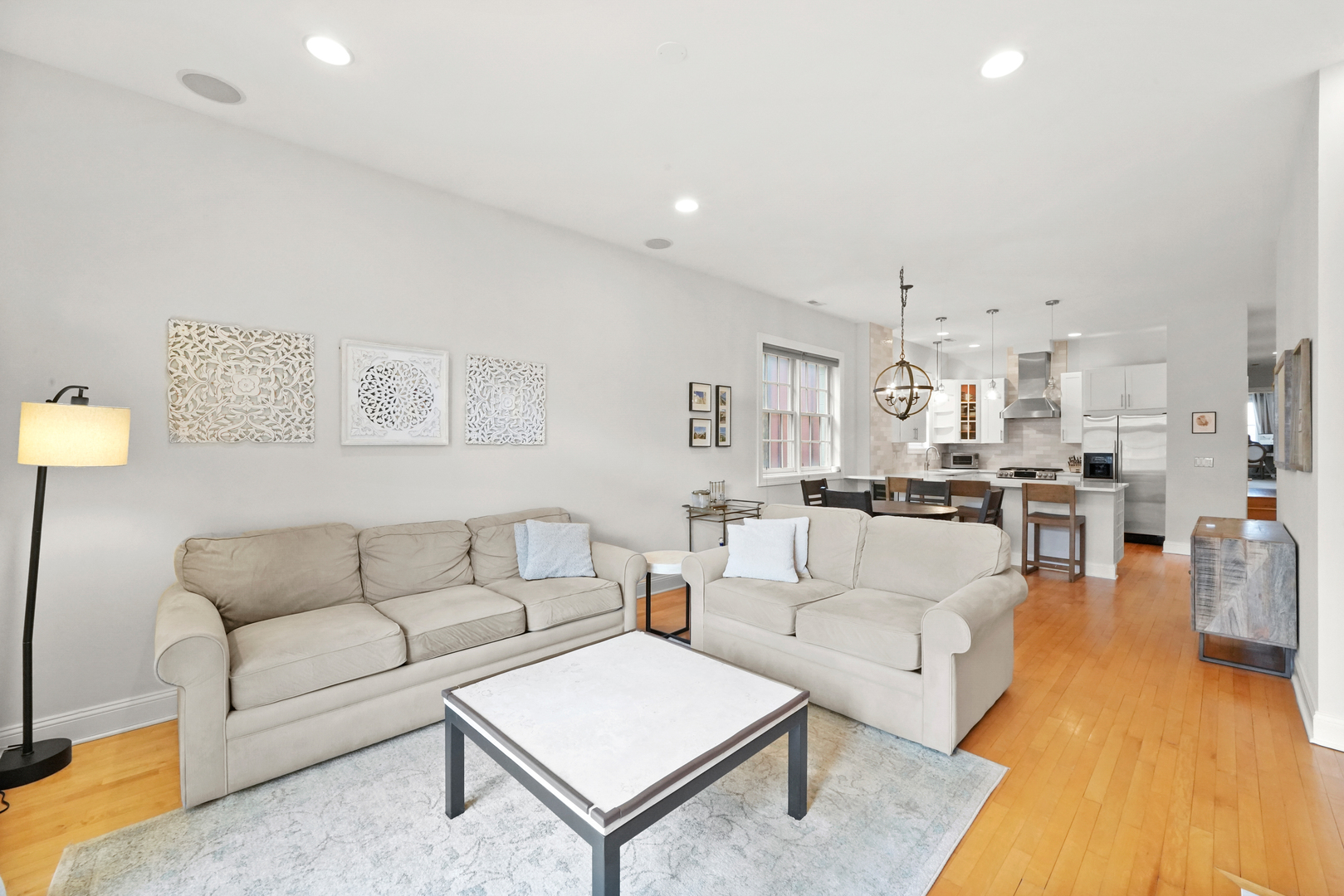 1931 N DAMEN Avenue Unit: 2N