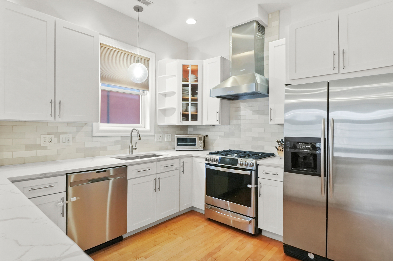 1931 N DAMEN Avenue Unit: 2N