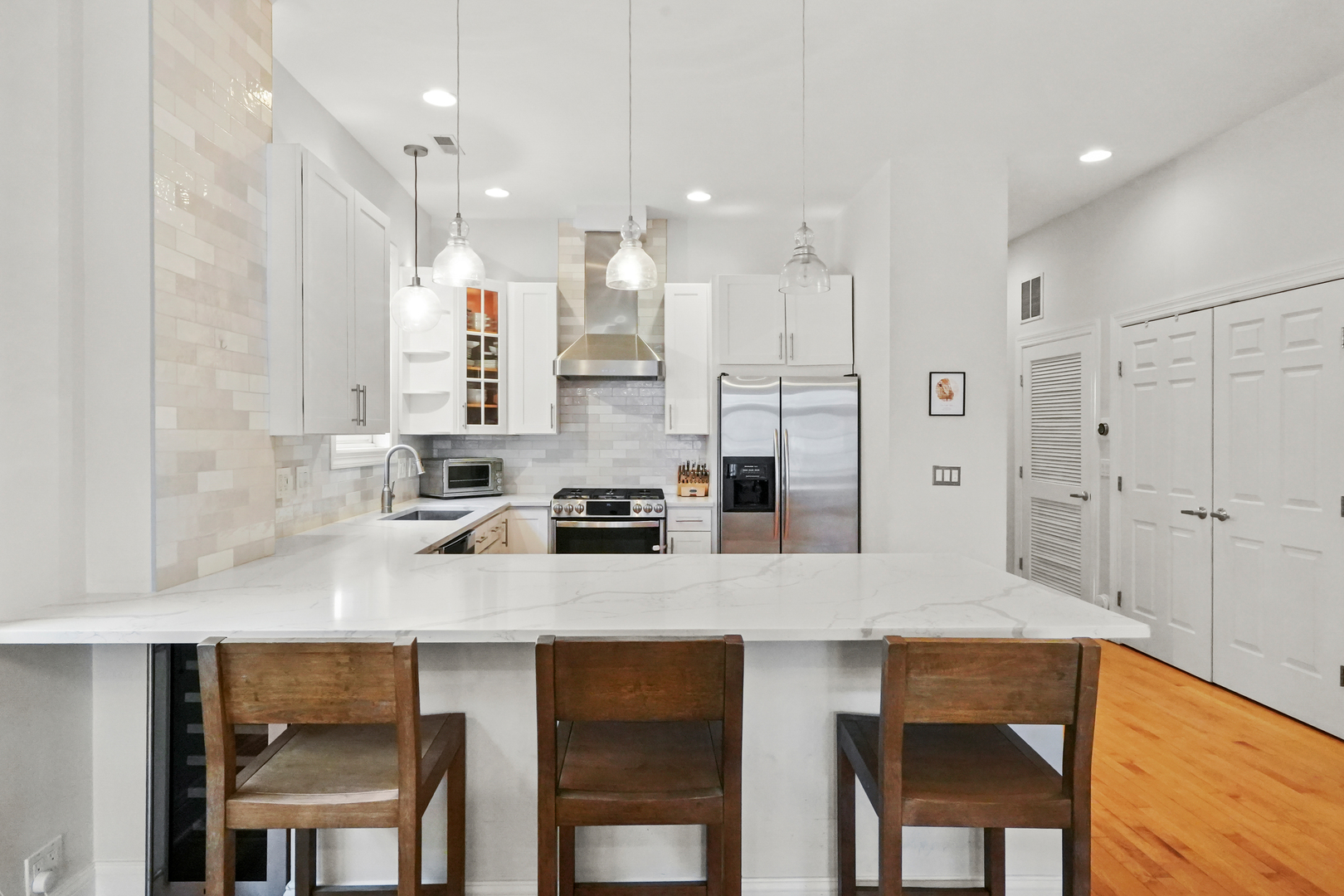 1931 N DAMEN Avenue Unit: 2N