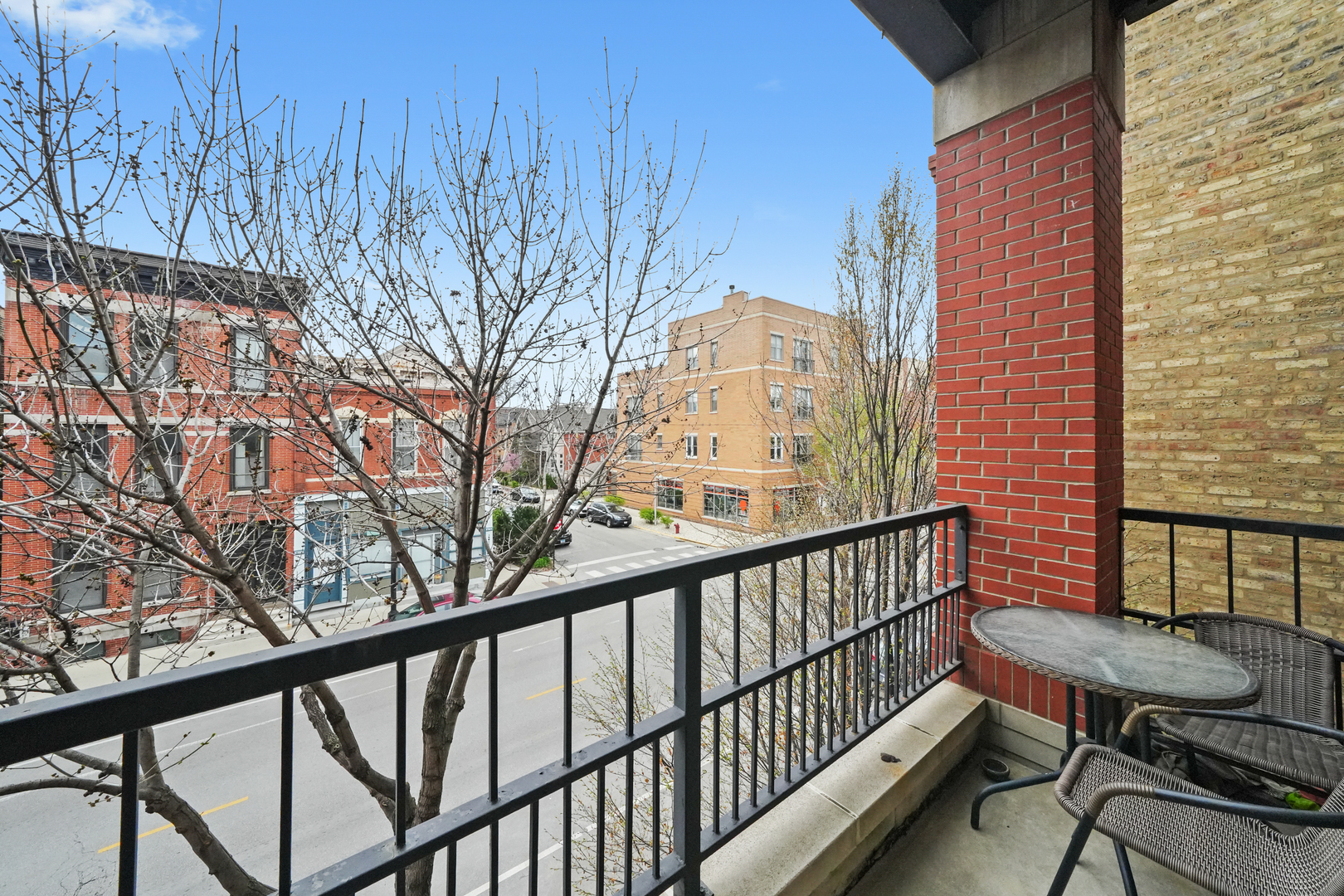 1931 N DAMEN Avenue Unit: 2N