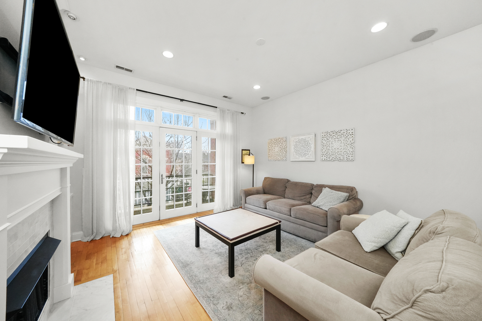 1931 N DAMEN Avenue Unit: 2N