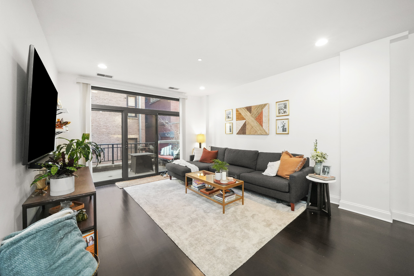 33 W Huron Street Unit: 301