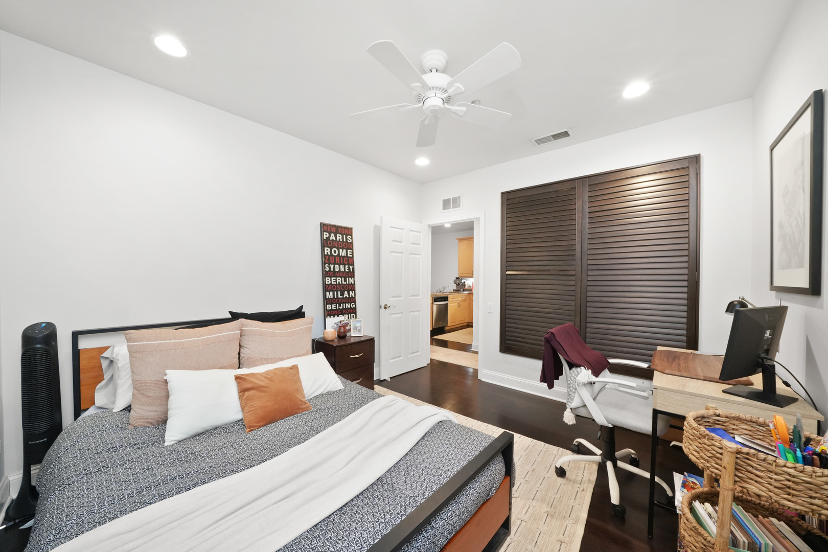 33 W Huron Street Unit: 301