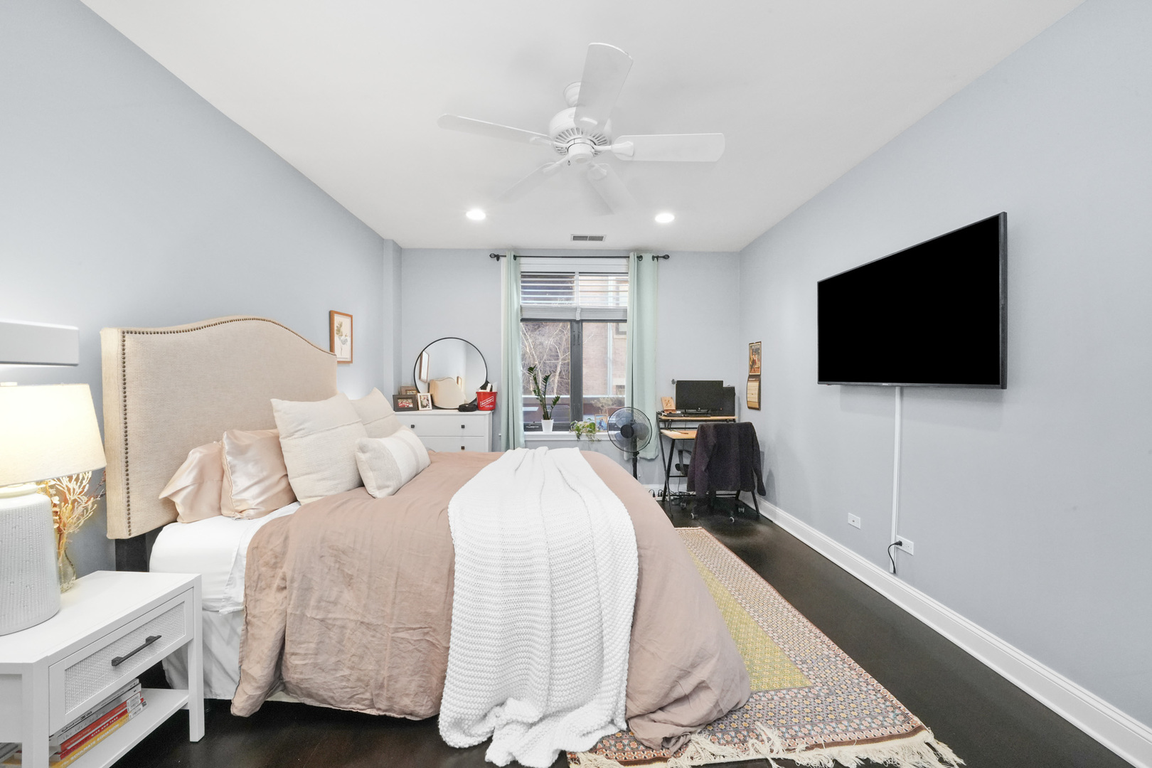 33 W Huron Street Unit: 301