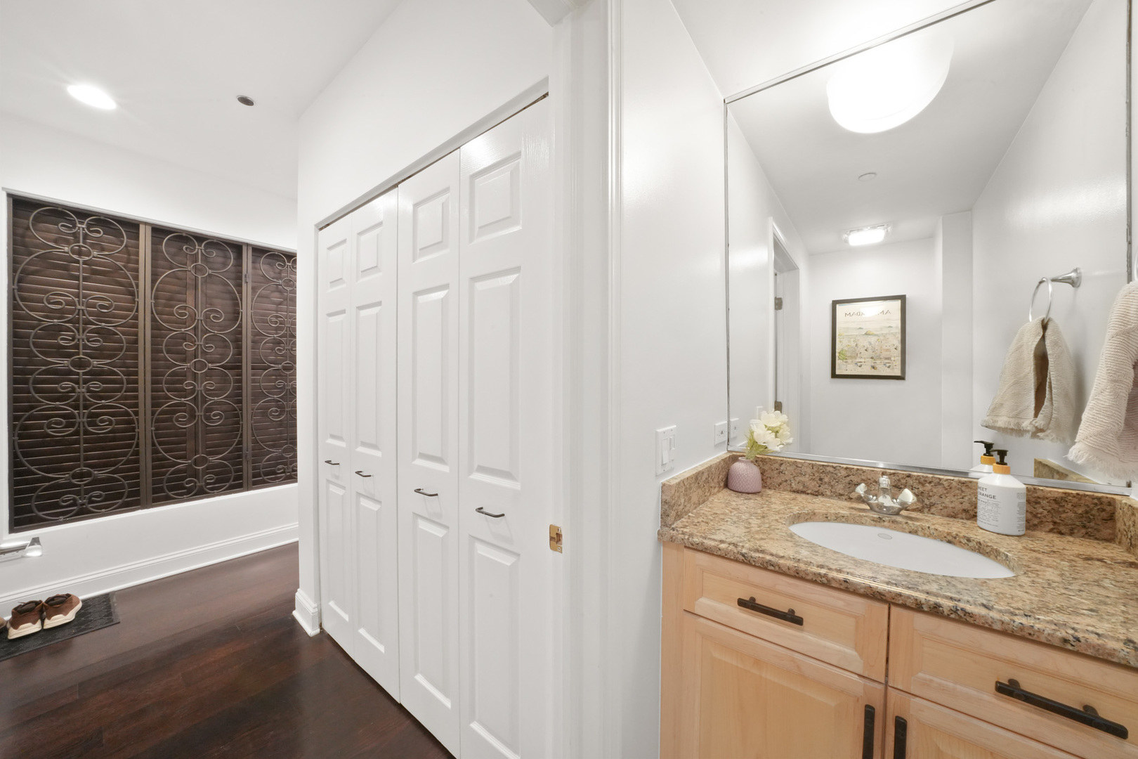 33 W Huron Street Unit: 301