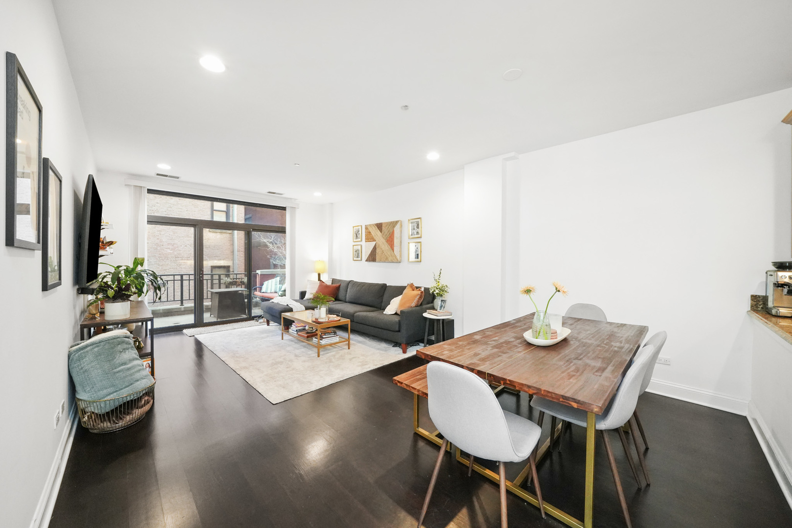 33 W Huron Street Unit: 301