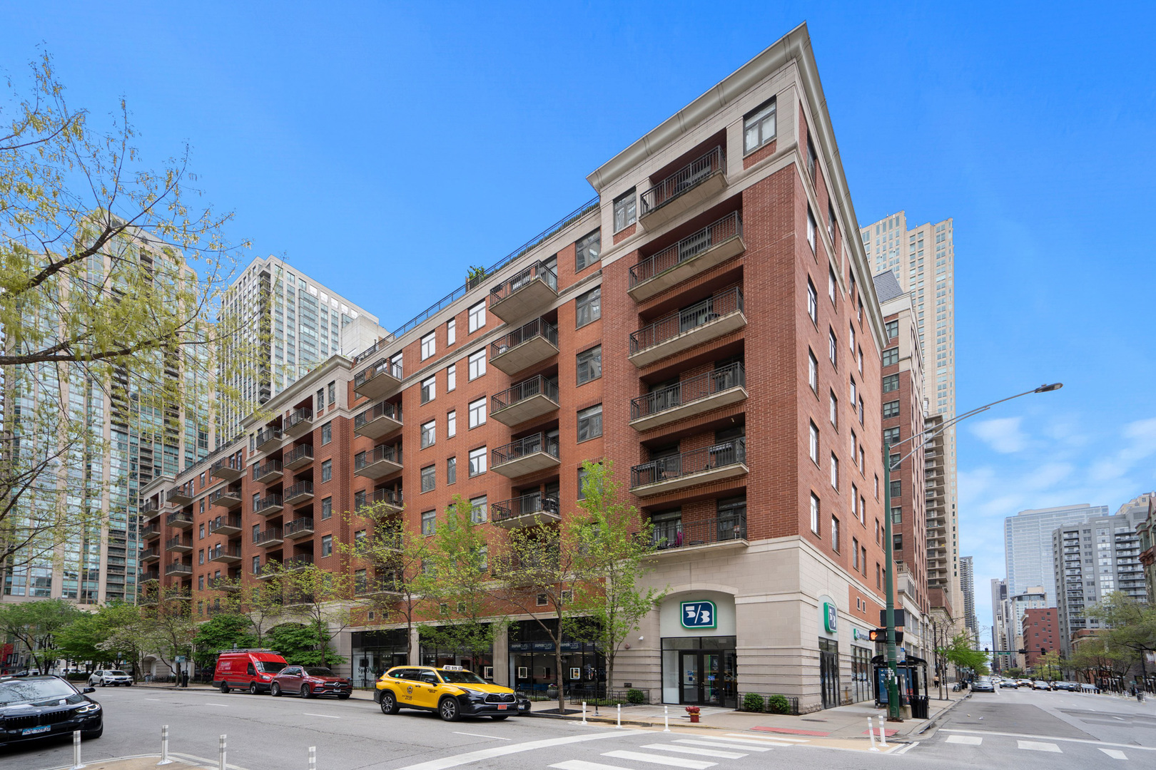 33 W Huron Street Unit: 301