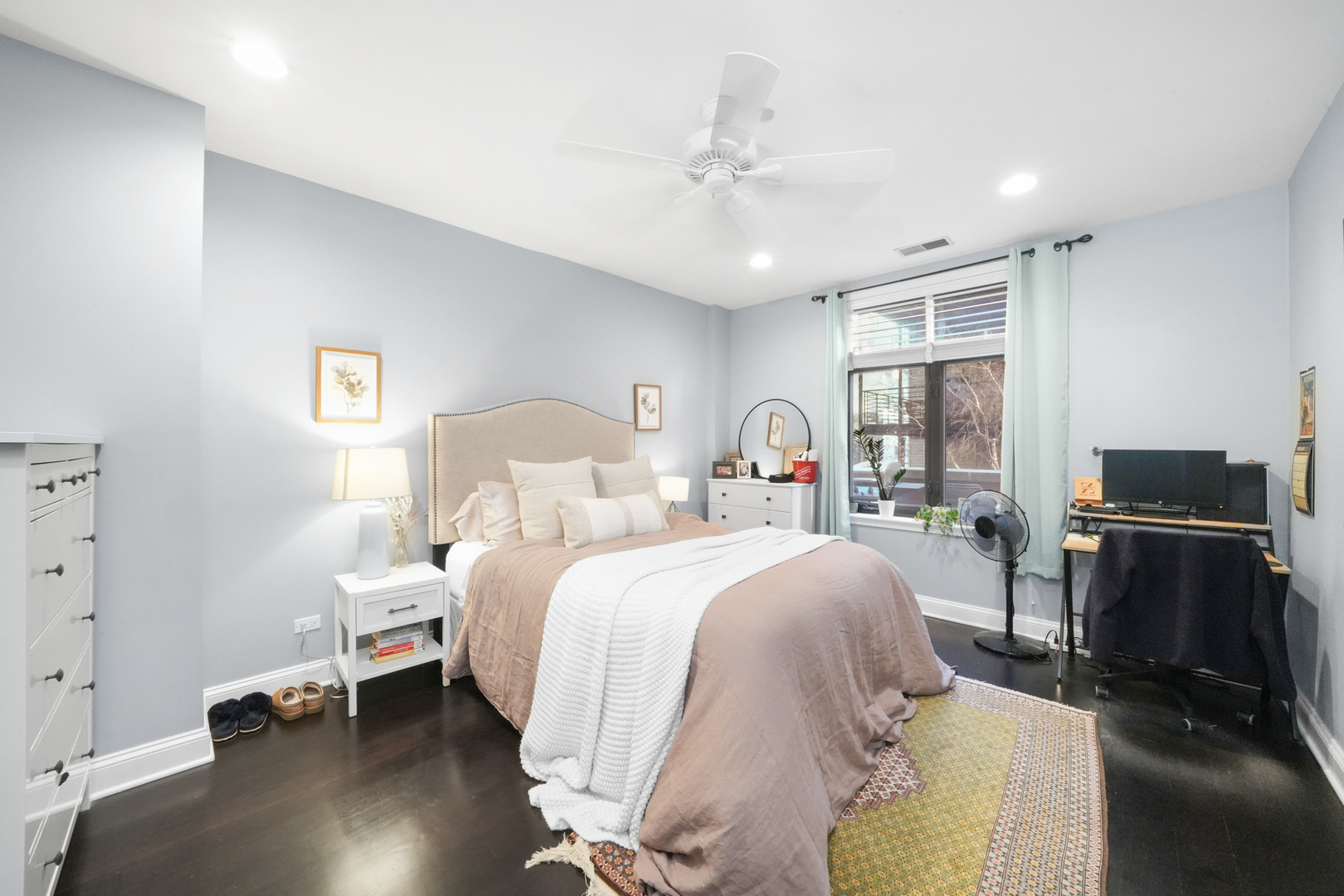 33 W Huron Street Unit: 301