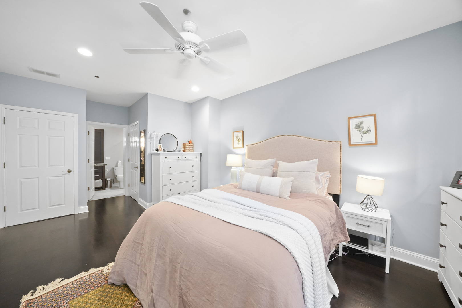 33 W Huron Street Unit: 301