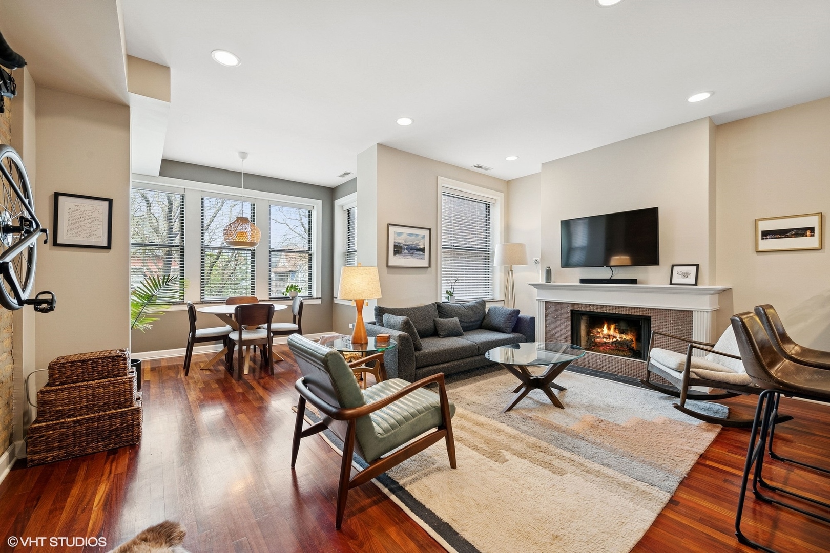 4647 N WOLCOTT Avenue Unit: 2