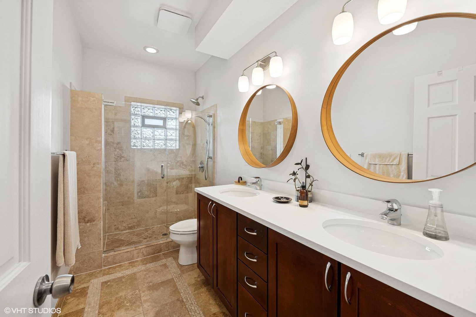 4647 N WOLCOTT Avenue Unit: 2