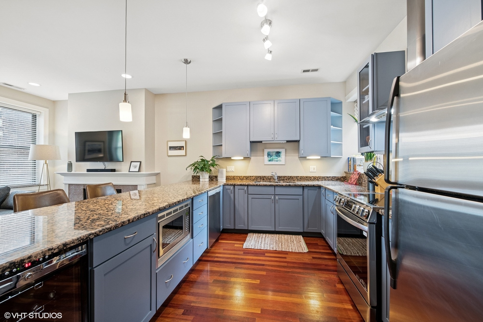 4647 N WOLCOTT Avenue Unit: 2