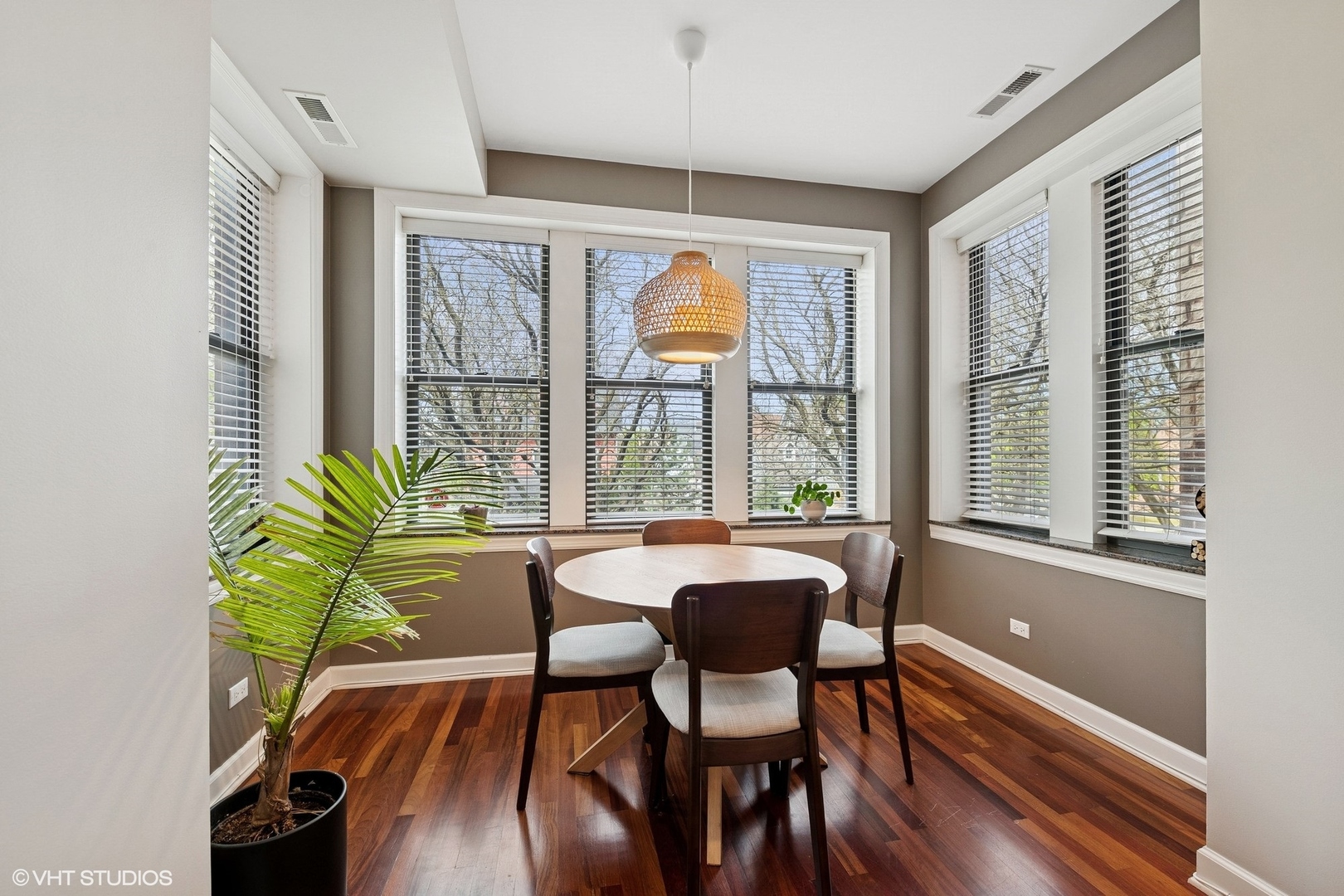 4647 N WOLCOTT Avenue Unit: 2