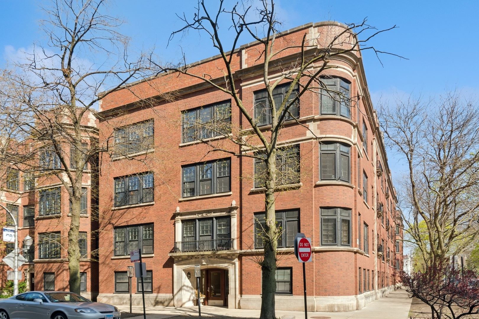 510 W SURF Street Unit: 2