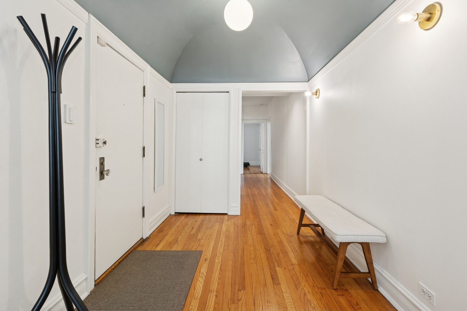 510 W SURF Street Unit: 2