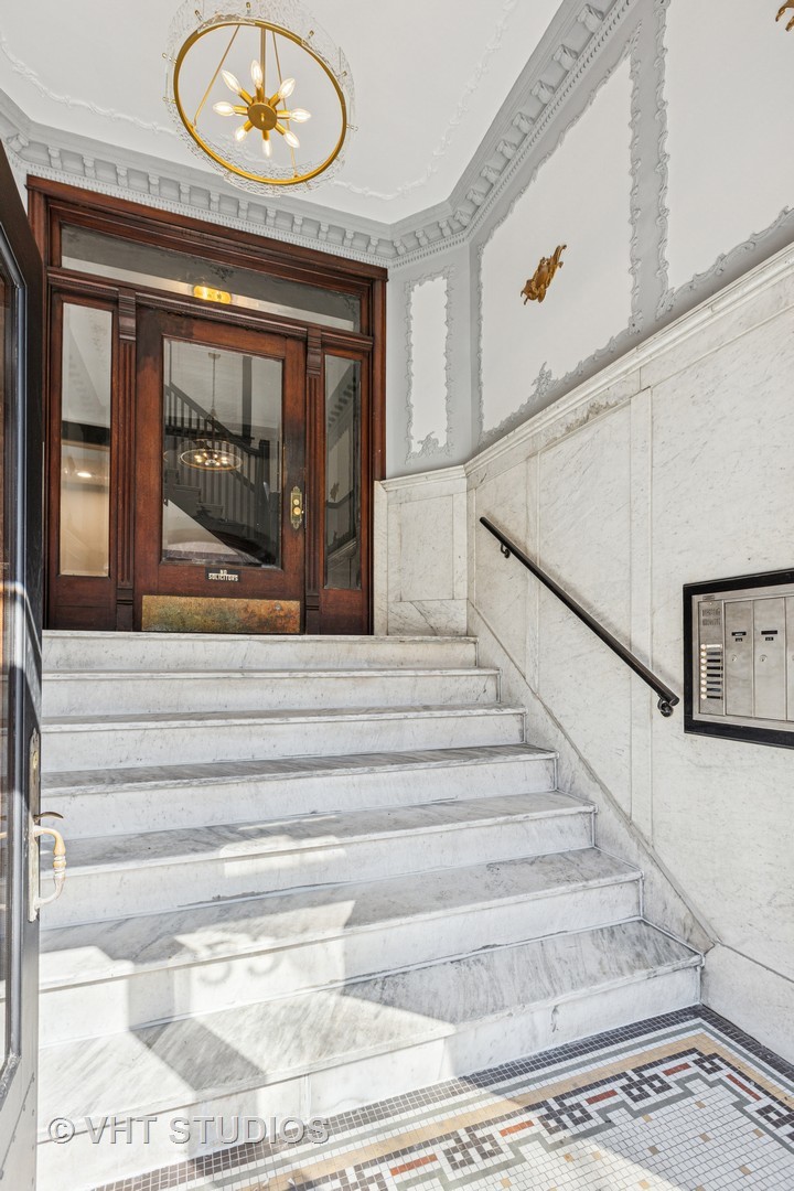 5333 N Kenmore Avenue Unit: 2N