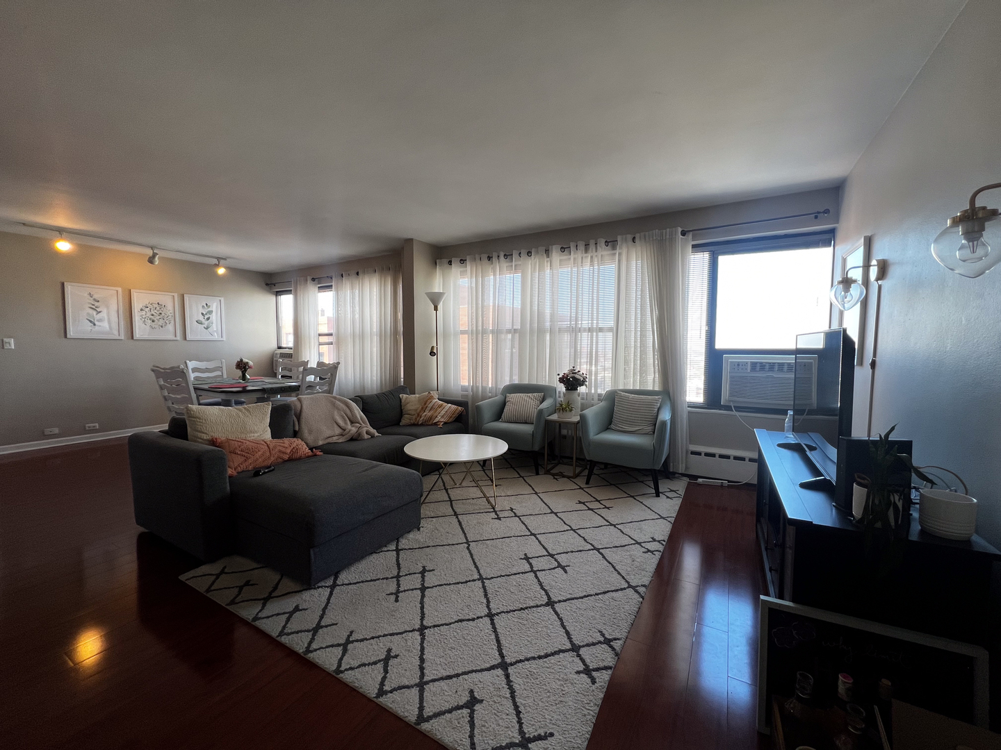 3420 N Lake Shore Drive Unit: 17LM
