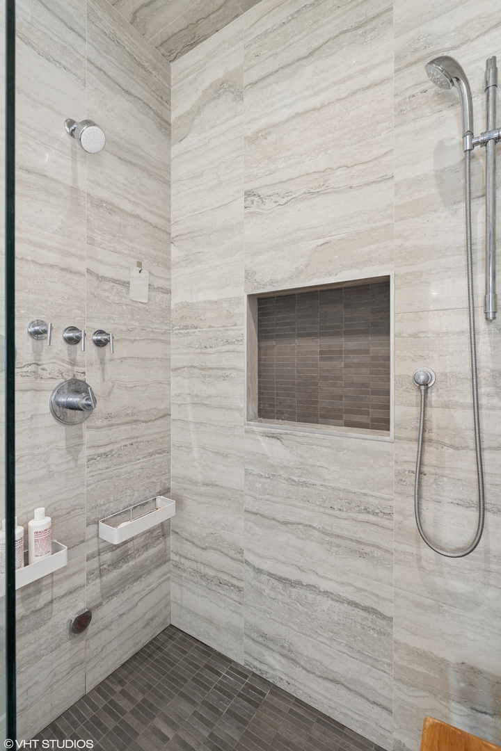 2846 N Racine Avenue Unit: 2