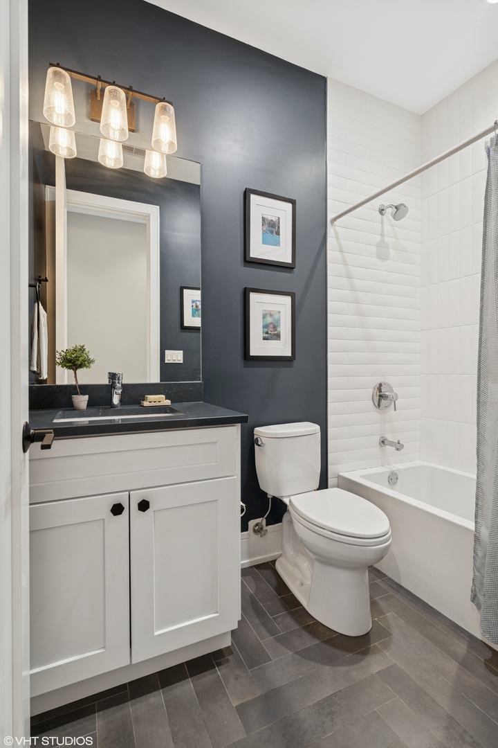 2846 N Racine Avenue Unit: 2