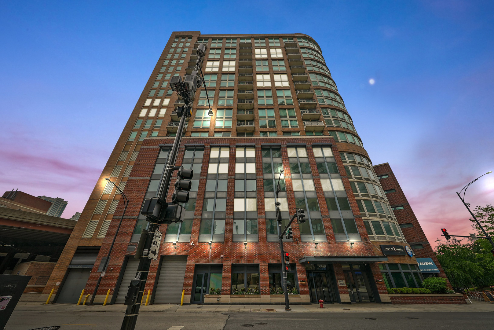 600 N Kingsbury Street Unit: 904