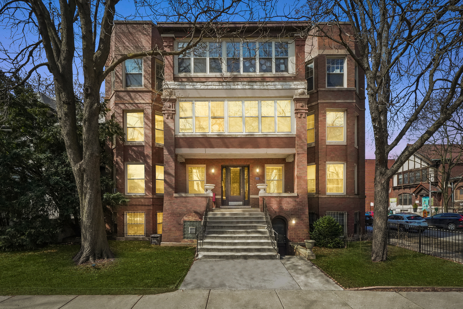 5924 N MAGNOLIA Avenue Unit: 2N