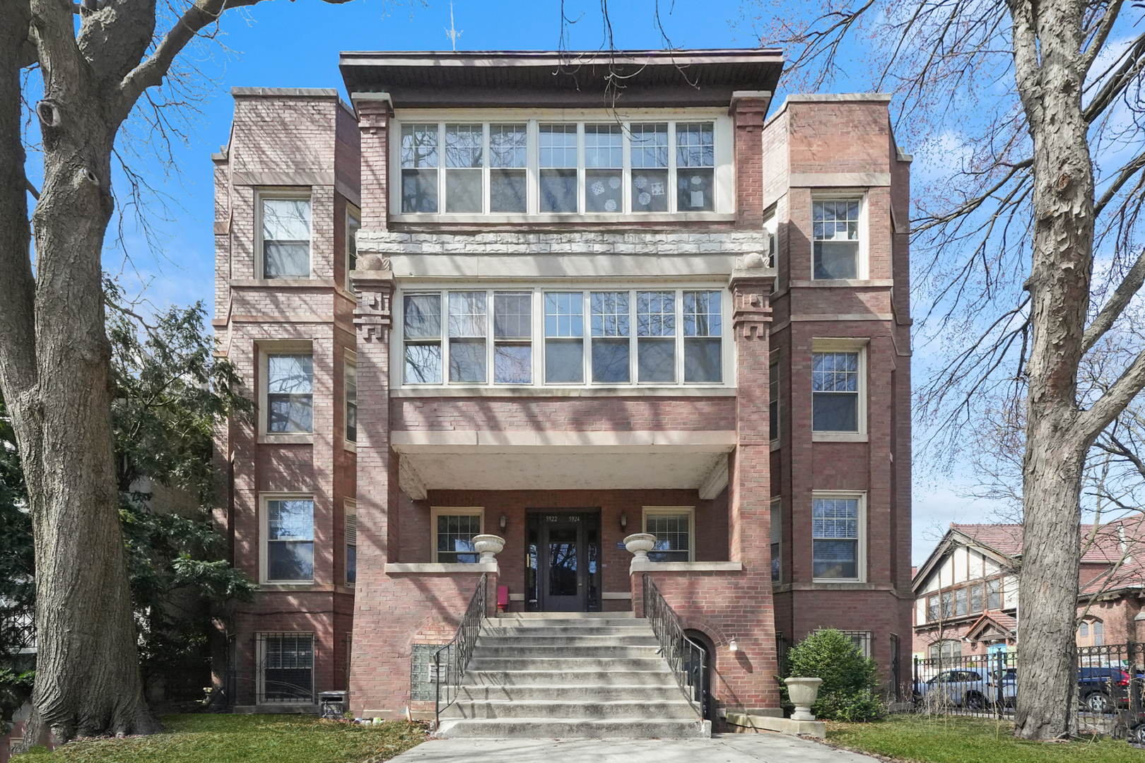 5924 N MAGNOLIA Avenue Unit: 2N