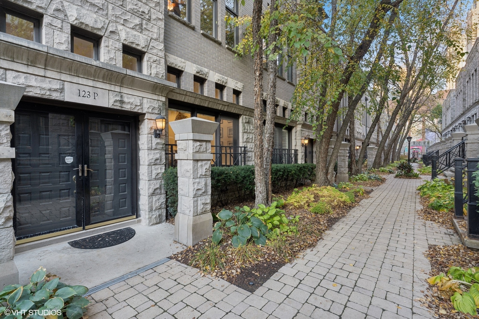 123 W Oak Street Unit: P