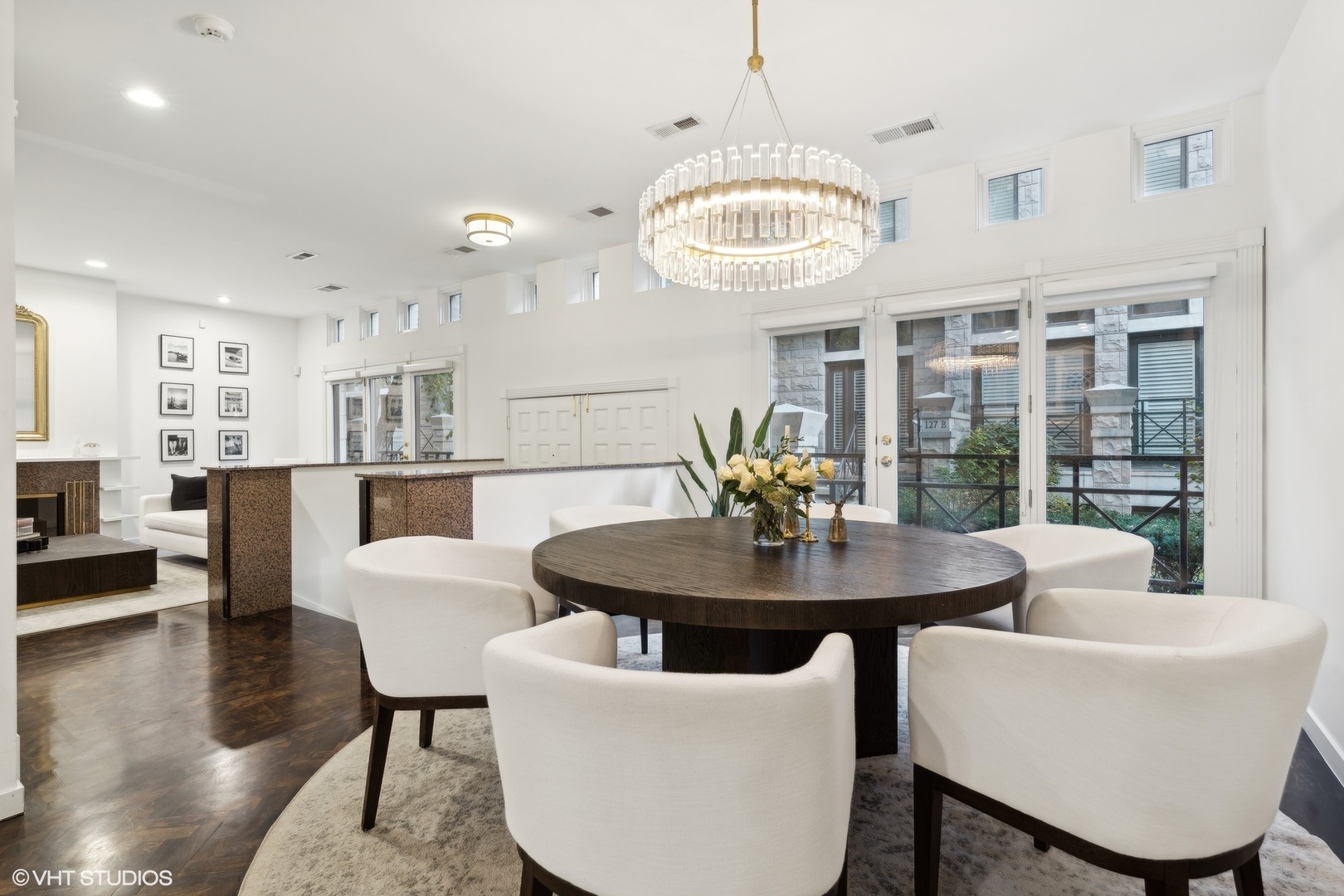 123 W Oak Street Unit: P