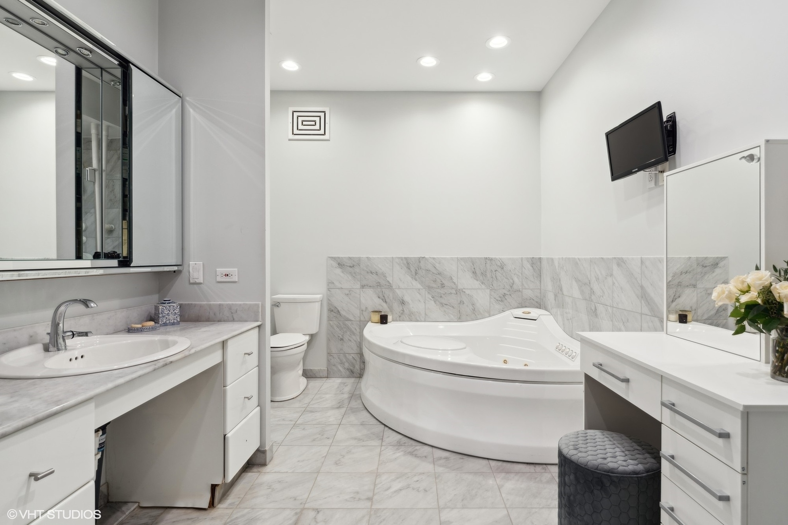 123 W Oak Street Unit: P