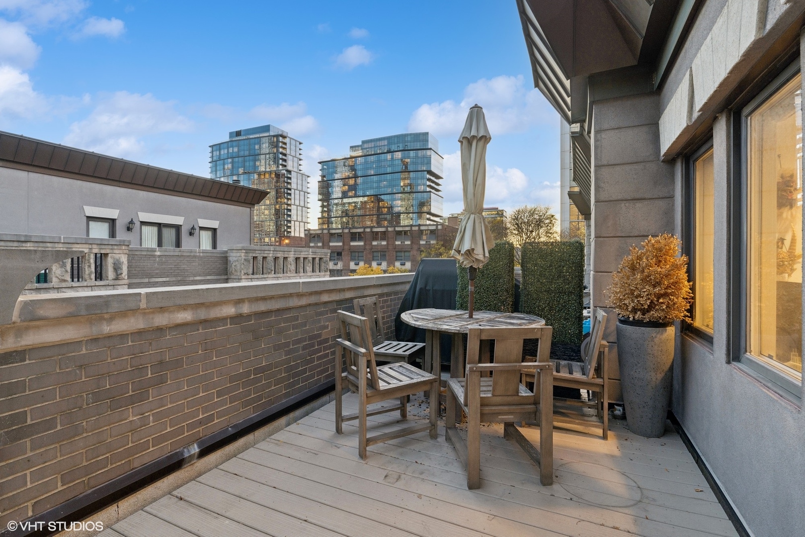 123 W Oak Street Unit: P