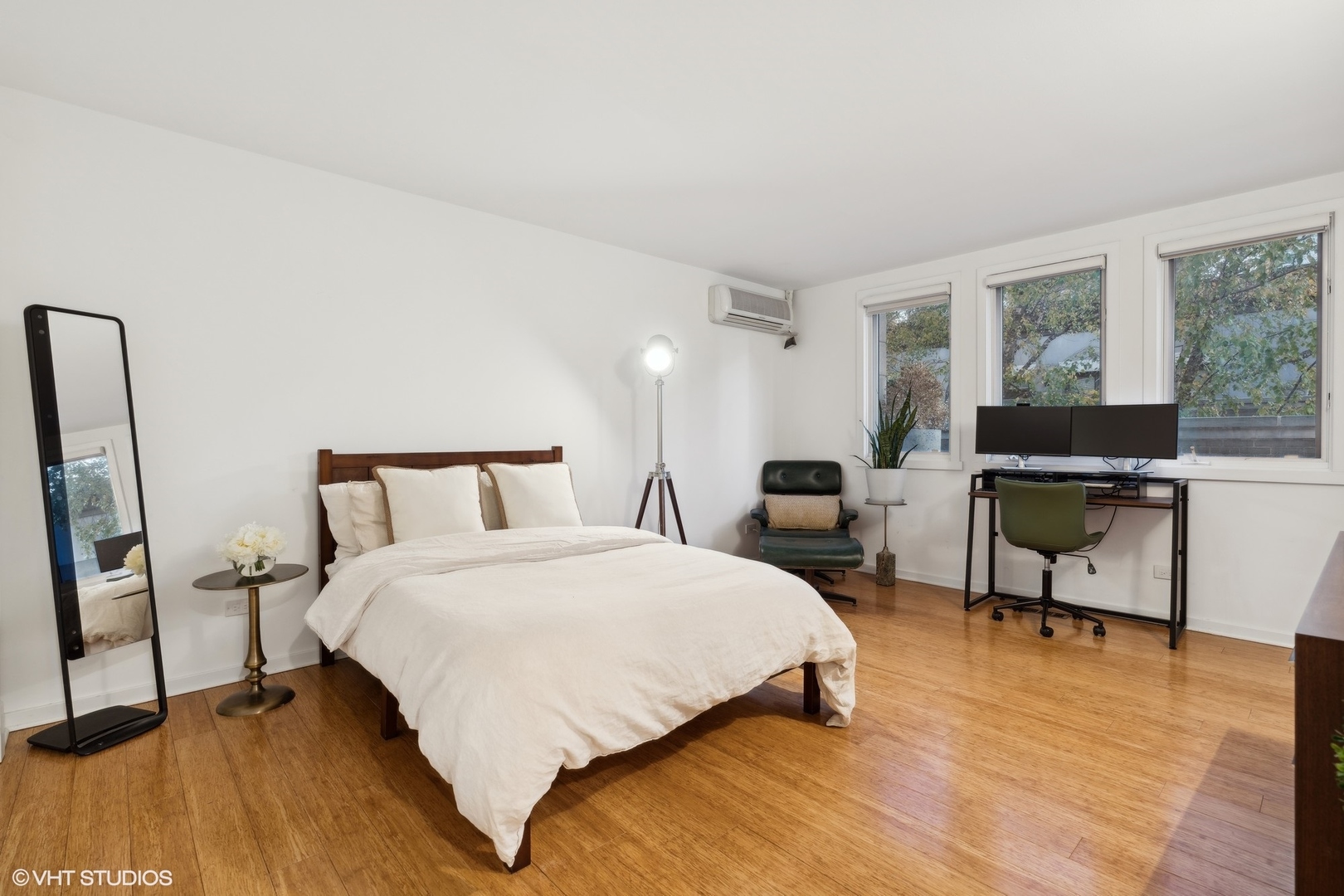 123 W Oak Street Unit: P