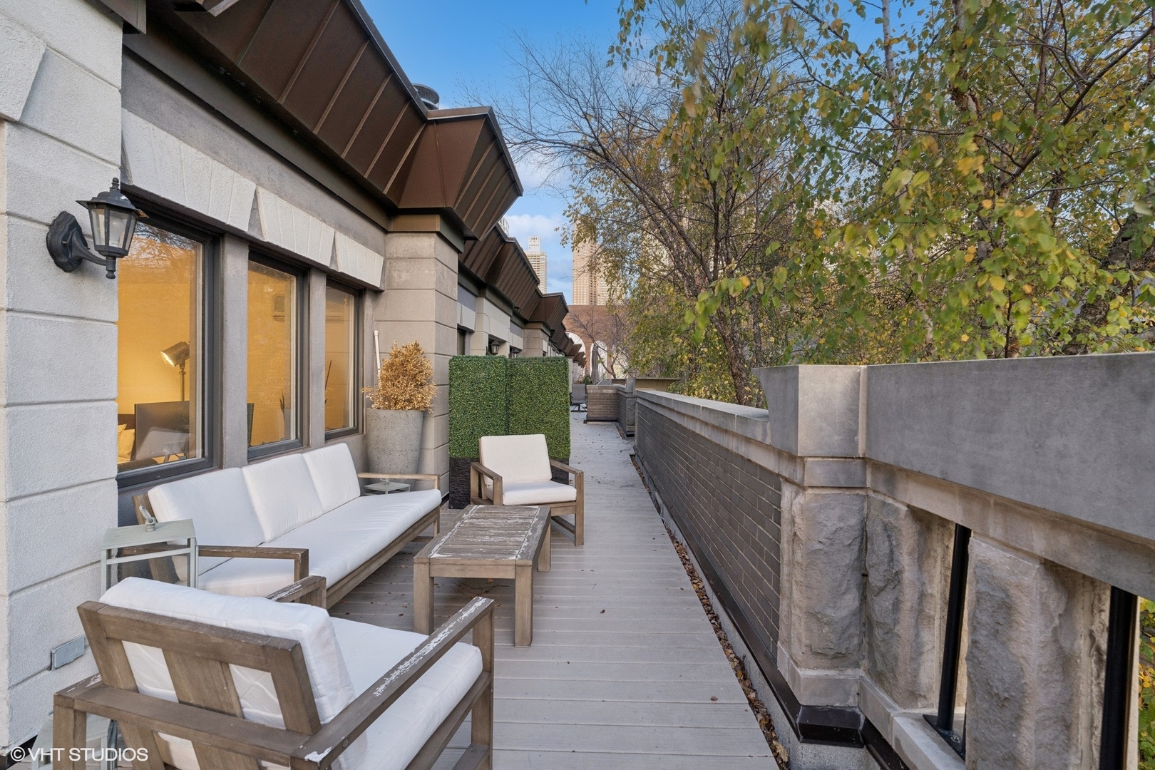 123 W Oak Street Unit: P