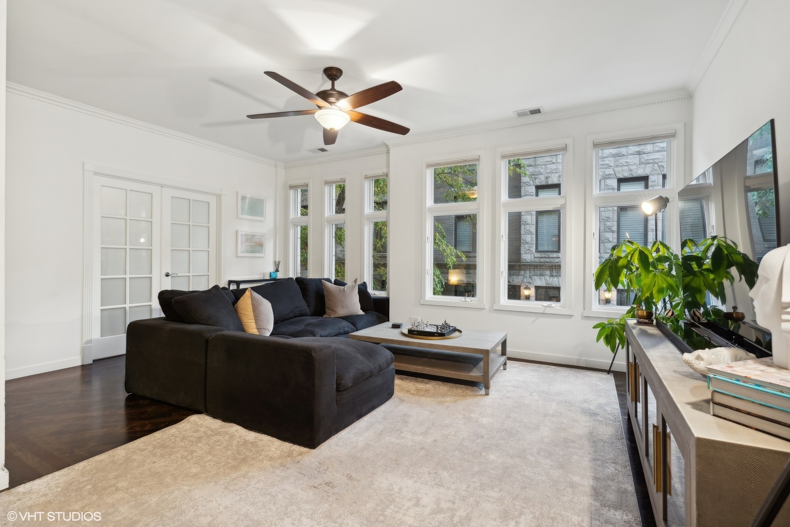 123 W Oak Street Unit: P