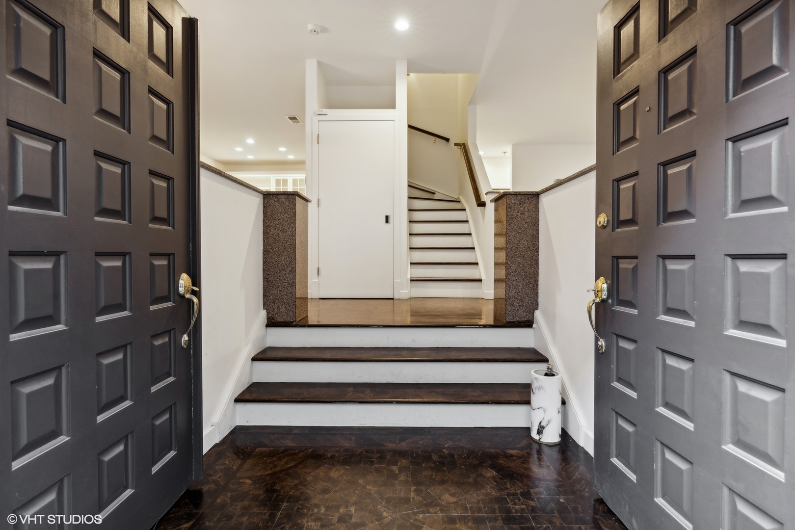 123 W Oak Street Unit: P