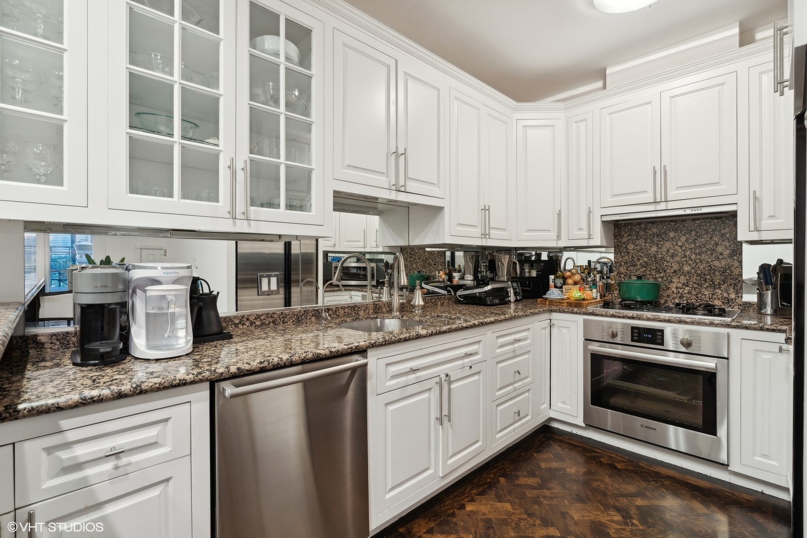 123 W Oak Street Unit: P