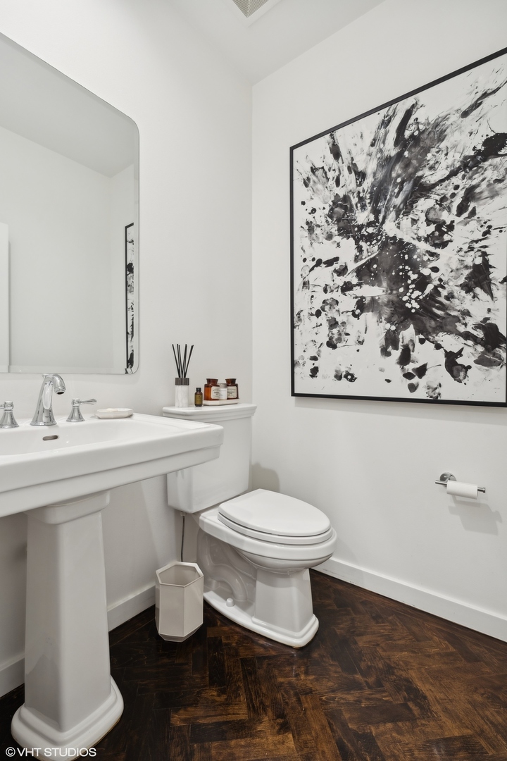 123 W Oak Street Unit: P