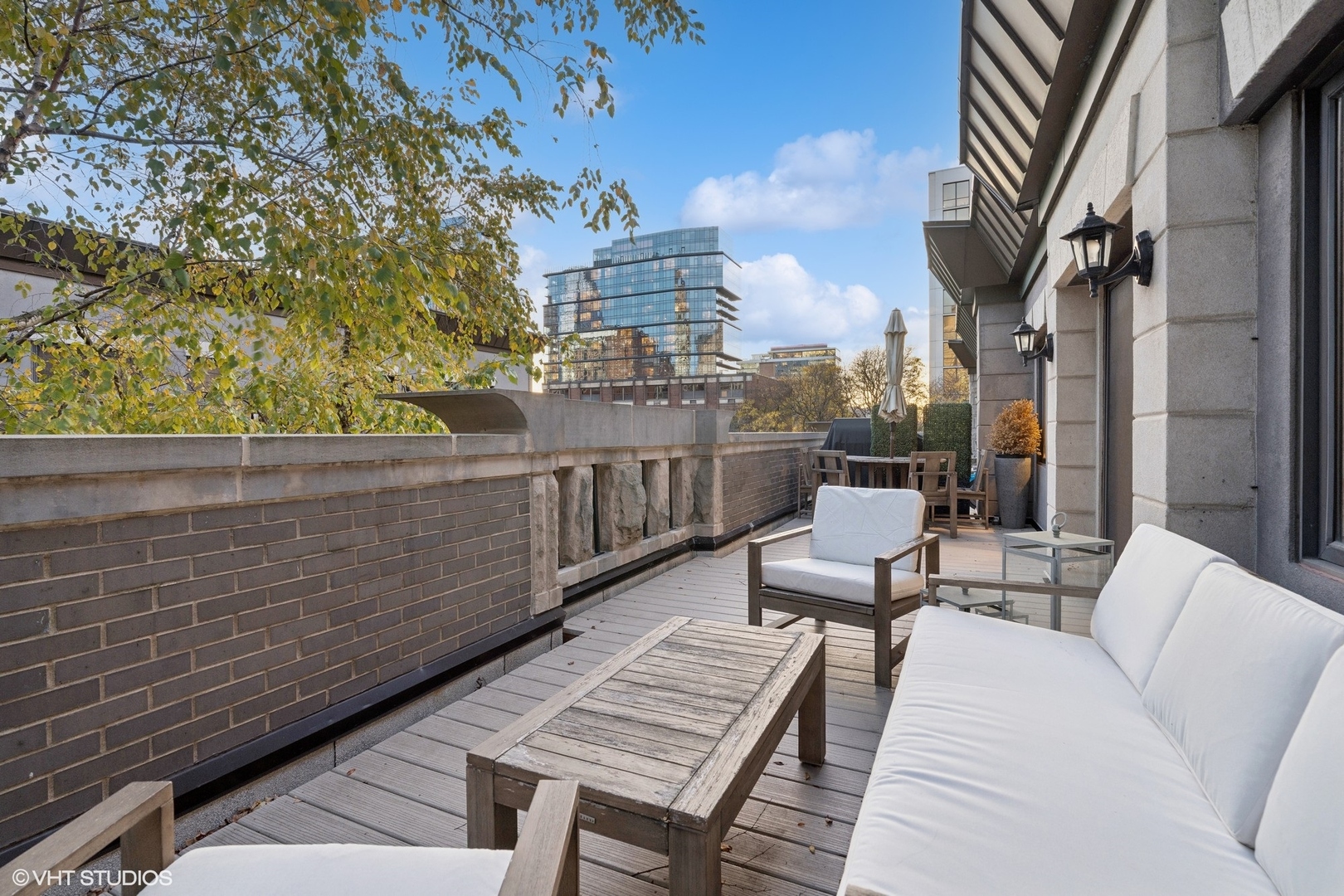 123 W Oak Street Unit: P